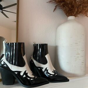 Shoe Dazzle Black and White Heeled Boots with Chunky Heel